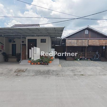 Langkar Guest House Syariah Mitra Reddoorz Samarinda Exterior foto