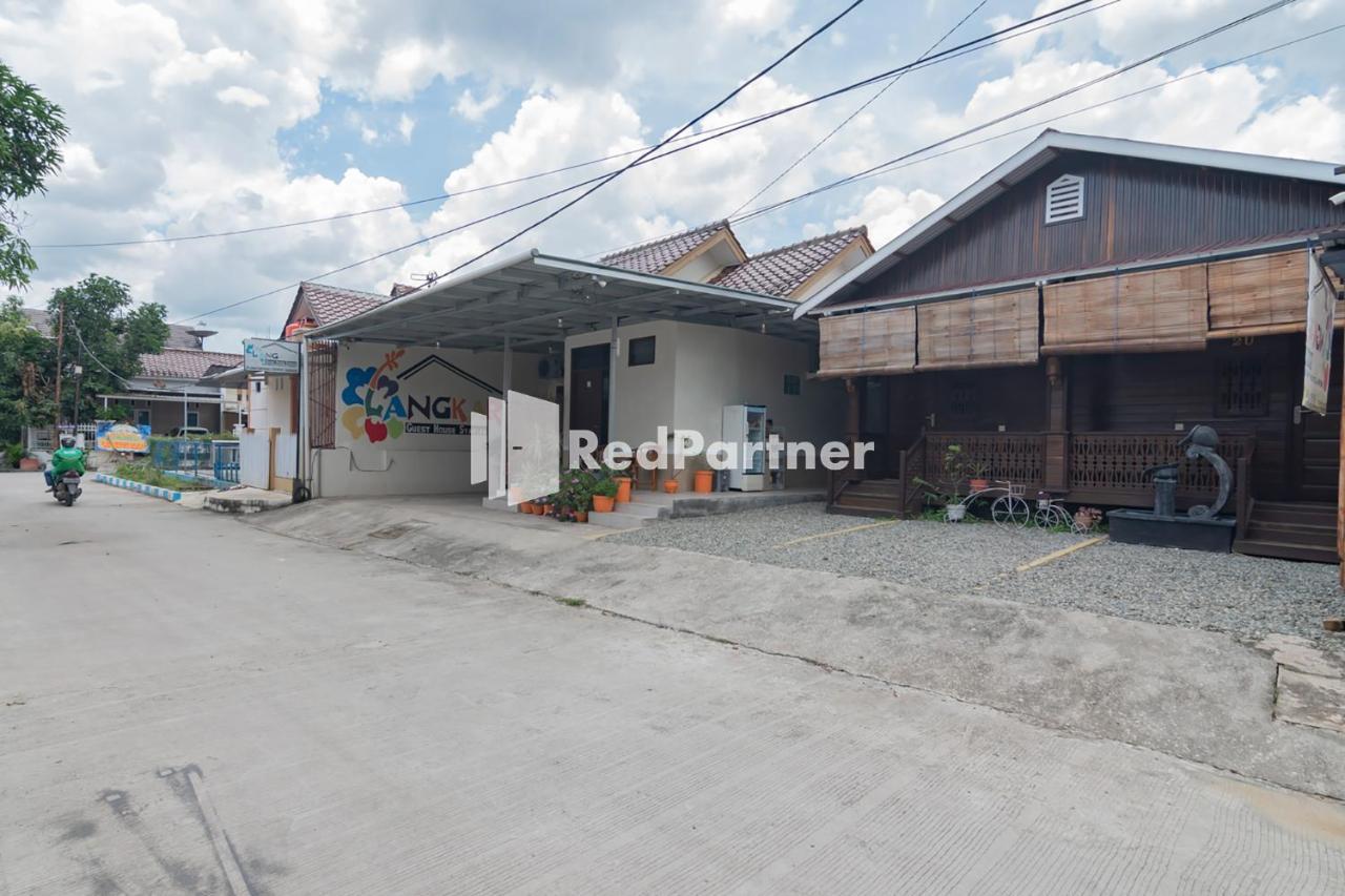 Langkar Guest House Syariah Mitra Reddoorz Samarinda Exterior foto