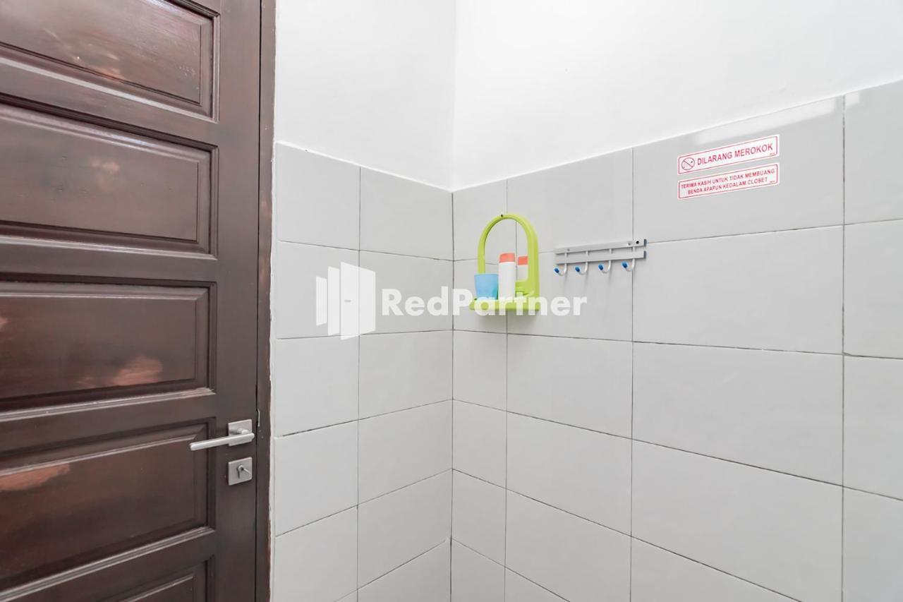 Langkar Guest House Syariah Mitra Reddoorz Samarinda Exterior foto